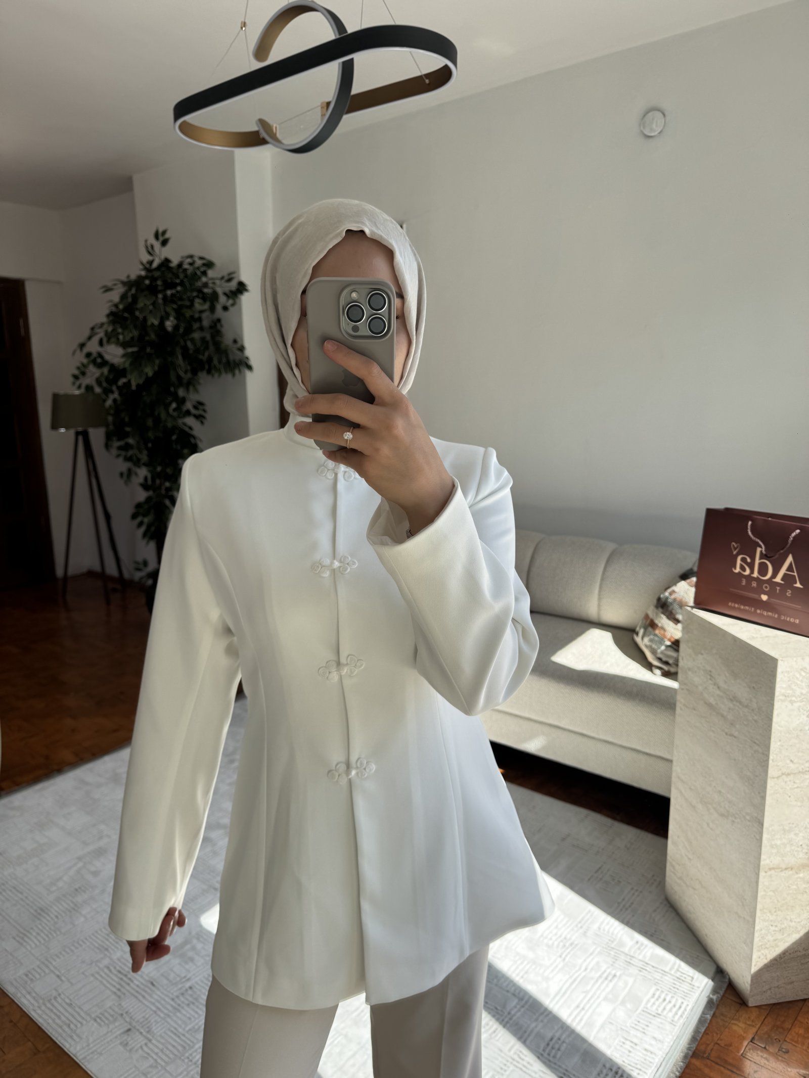 Klasik Hakim Yaka Beyaz Ceket